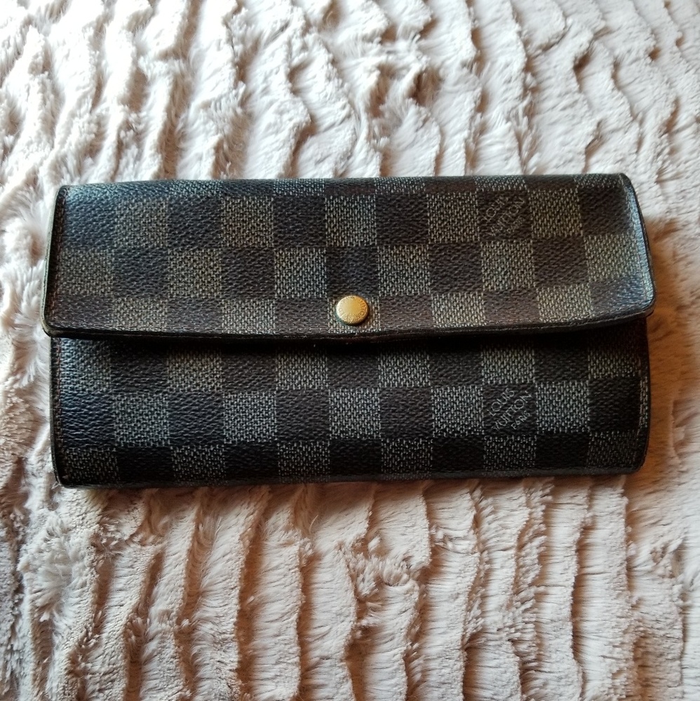 🎉Splendid Louis Vuitton Damier Wallet🌟